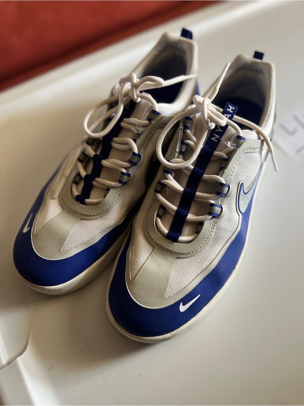 Nike Men's White and Blue Low-Top Sneakers